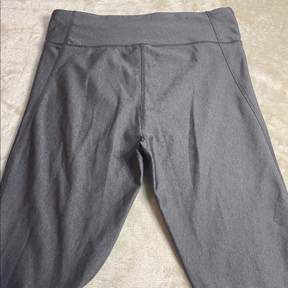 Under Armour Compression Heat Gear Knee Length Leggings - Dark Gray - Picture 3 of 9